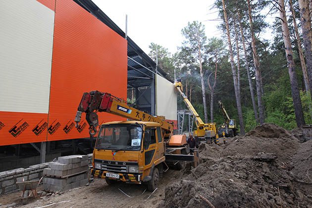Монтаж стеновых сэндвич панелей. Высокая технологичность